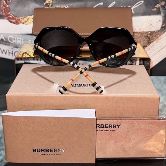 New BURBERRY Vanessa Black Gradient Geometric Ladies Sunglasses 57mm - Picture 3 of 8